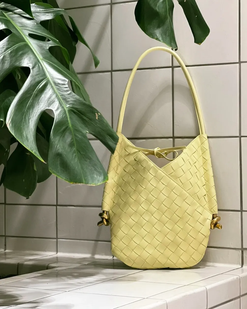 BV’s chick yellow color scheme is particularly perfect! Worthy of being a master of color palettes